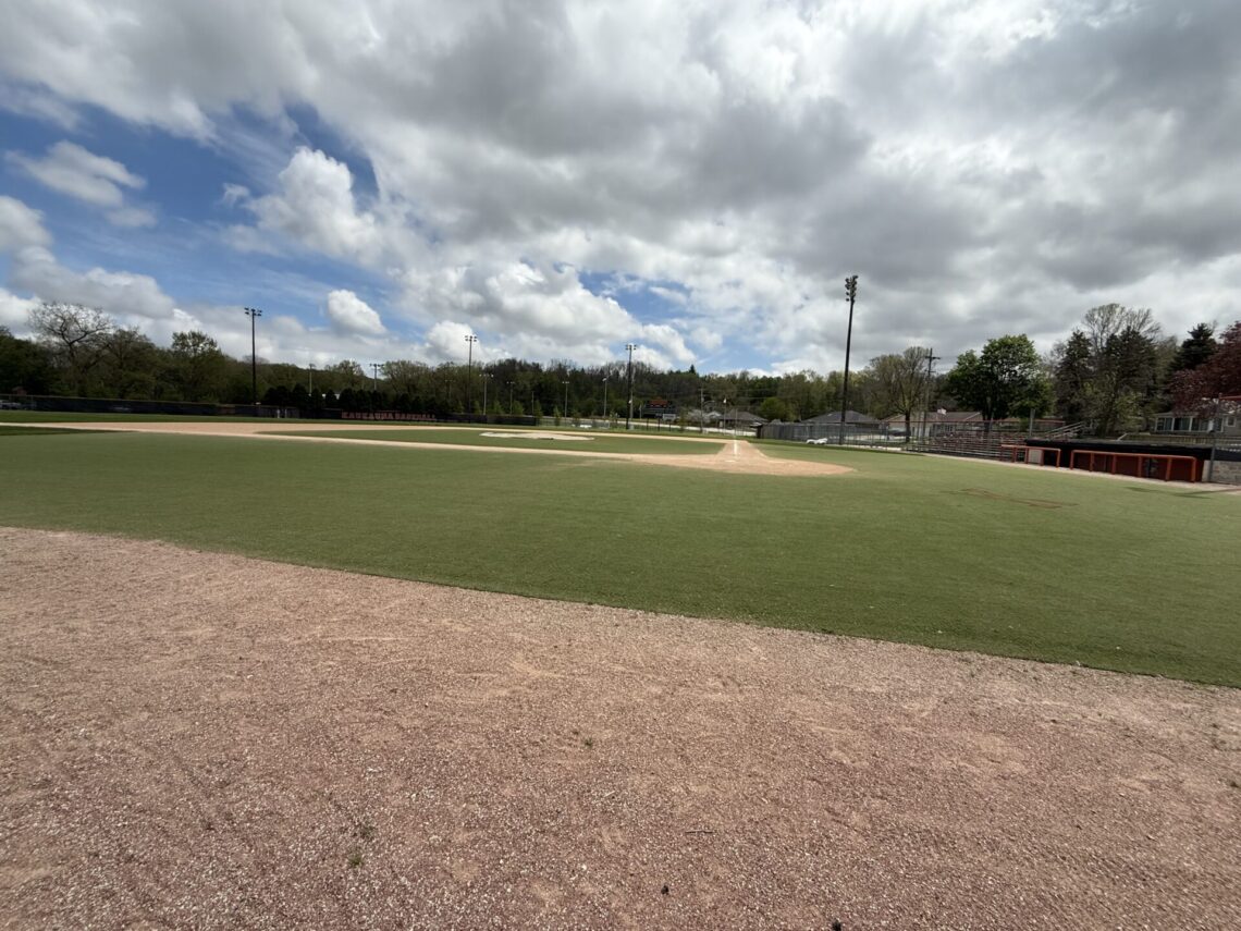Picture of a baseball diamond