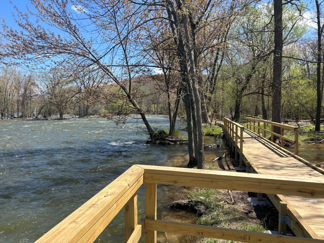 Picture of the newly built boardwalk alongside the Fox River